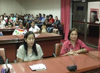 City officials and representatives from low income families attend the Feb. 28 planning meeting for the Baan Mankong project.